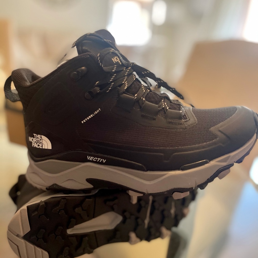 The north face women’s hiking boots size 7